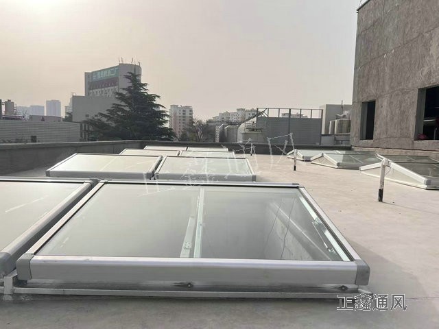 三角型排煙天窗