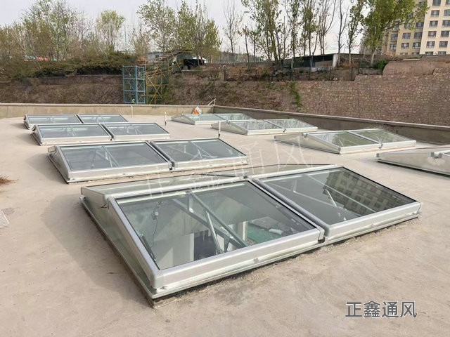 電動(dòng)三角型排煙天窗